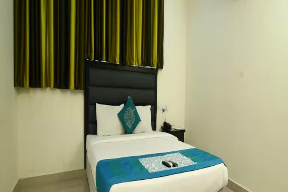 Studio Room