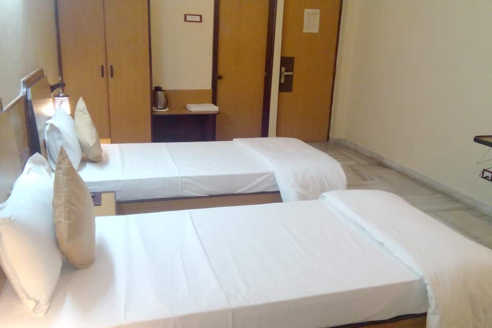 Hotel Woodlands Vapi - Location, Photos, Reviews Hotel Woodlands Vapi - Location, Photos, Reviews