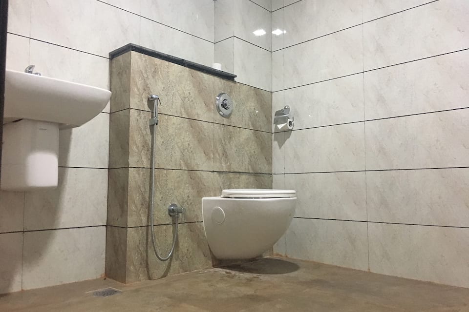 Deluxe Room Washroom