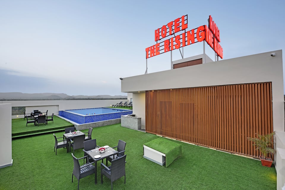 Rooftop Poolside Restaurant