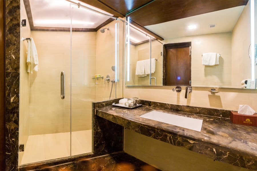 Suite Bathroom
