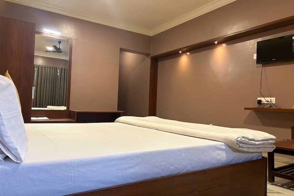 Hotel Woodlands Vapi - Location, Photos, Reviews Hotel Woodlands Vapi - Location, Photos, Reviews